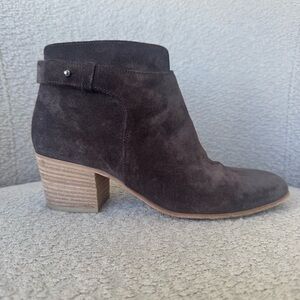 VINCE Harriet Dark Brown Suede Ankle Booties with Block Heel Size 7